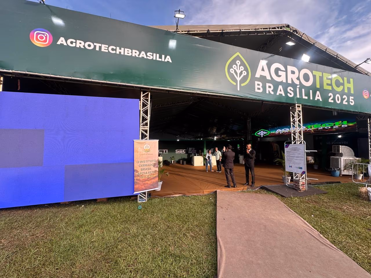 Fachada do pavilhão do Agrotech Brasília 2025