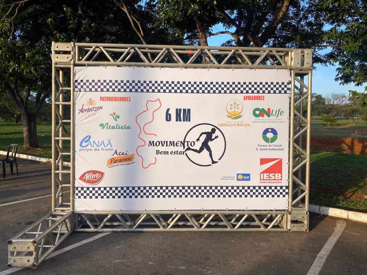 Pórtico de largada da corrida de 6 km Movimento Bem Estar